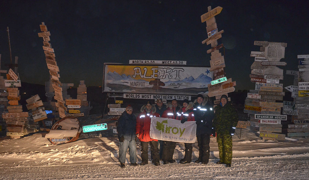 L’équipe de projet arrive à la SFC Alert au Nunavut, l’endroit habité de façon permanente qui est situé le plus au nord de la planète.